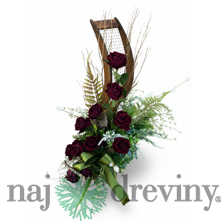 Ikebana čas večnosti - aranžmán v drevenom stojane s vínovými ružami