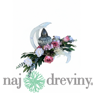 Ikebana s kahancom mesačné spomienky - polmesiac so svietnikom a kvetmi