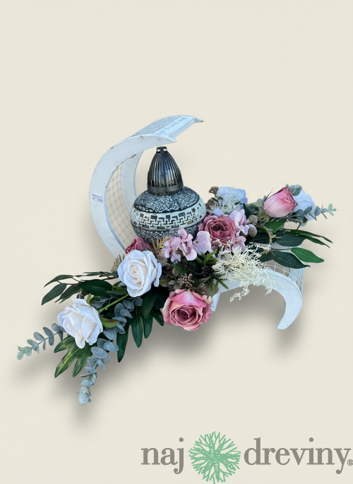 Ikebana s kahancom mesačné spomienky - polmesiac so svietnikom a kvetmi