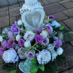 Ikebana s kahancom srdce viery - s krížom a kvetmi