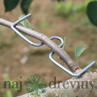 Kovový ohýbač konárov