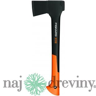 Sekera FISKARS X10 univerzálna pre chatárov 121443